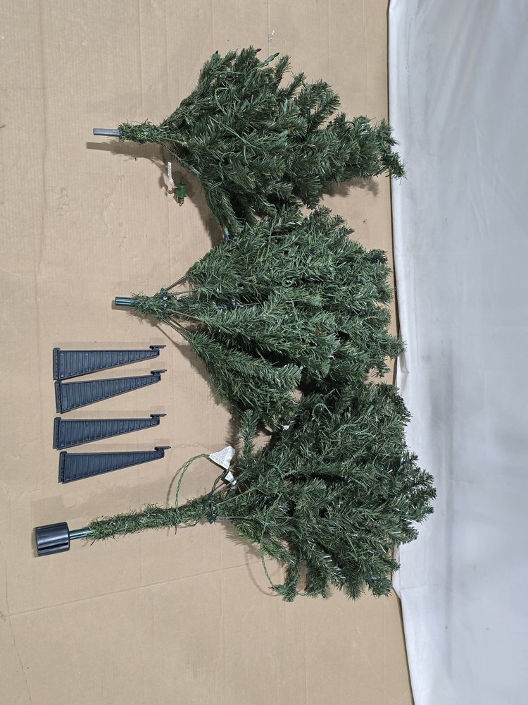 GENERIC ARTIFICIAL CHRISTMAS TREE 6FT -GREEN