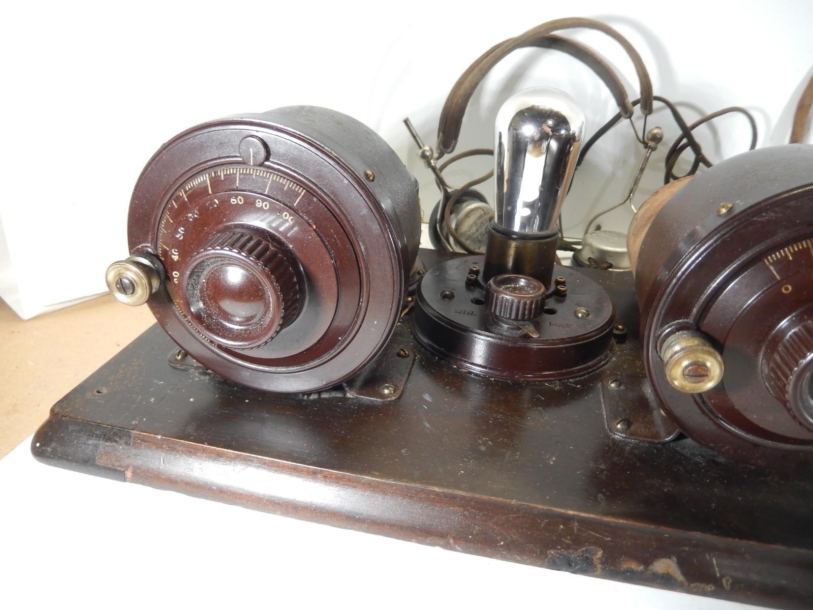 ATWATER KENT MODEL 10C BREADBOARD RECEIVING RADIO & AIRLINE HEADPHONES UNTESTED