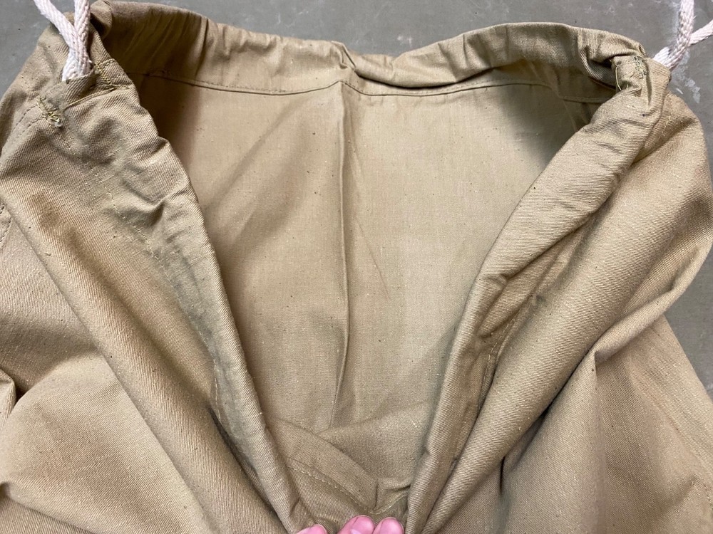 ORIGINAL WWII US ARMY INFANTRY BARRACKS LAUNDRY CARRY BAG- KHAKI,