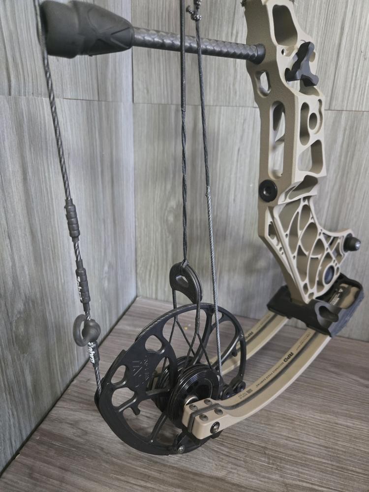 MATHEWS BOWS / ARCHERY PHASE 4 33 (PSO040697)