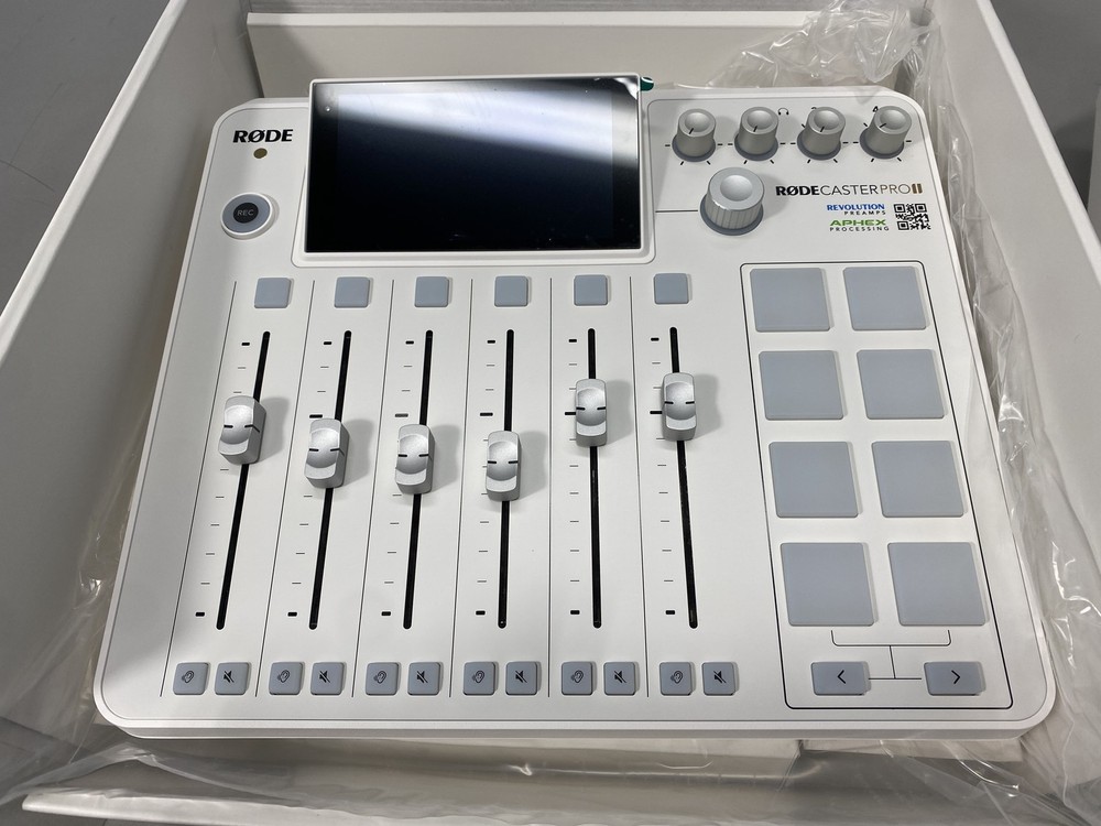 RODE - RODECASTER PRO II Integrated Audio Production Studio - White