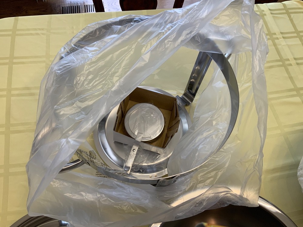 5 QUART ROUND CHAFING DISH. NEW/OPEN BOX.