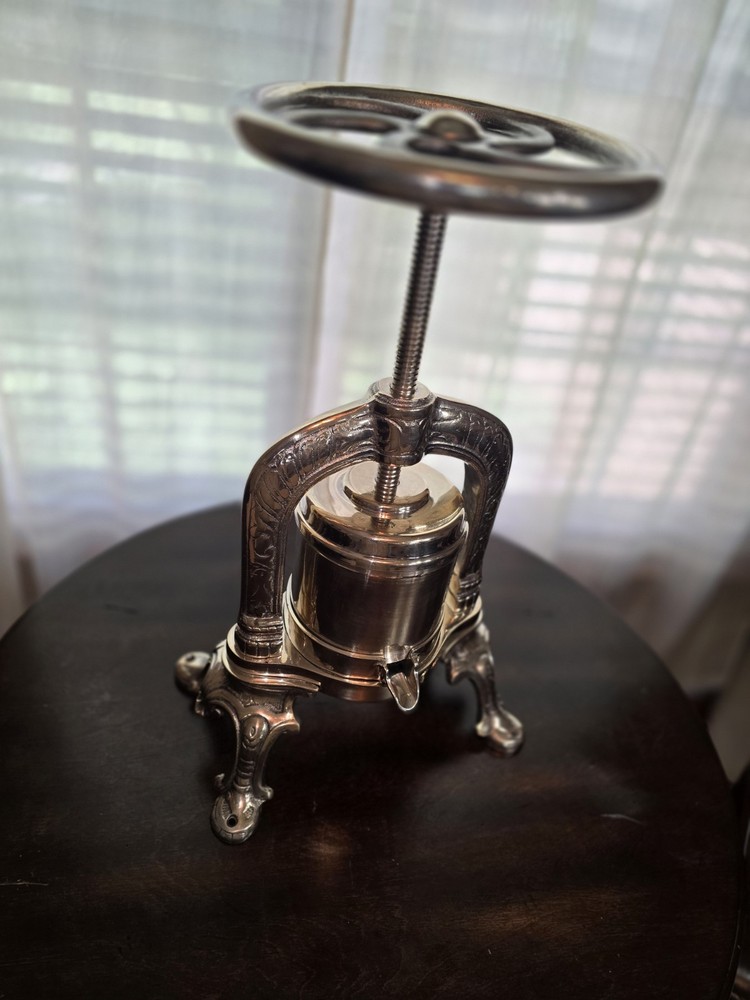 Silver Plated Duck Press Or Canalier