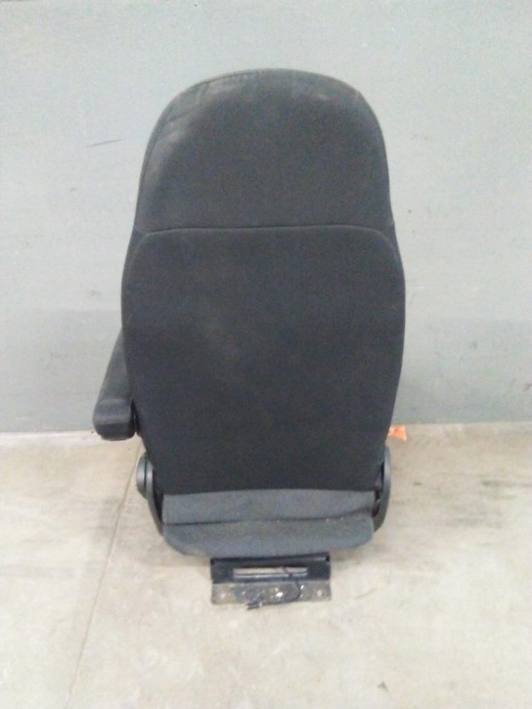Replaces 2017 PETERBILT 579 FRONT SEAT , IL