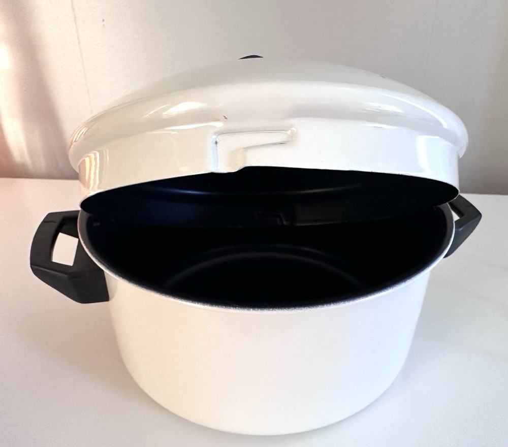 Small Enamel Stockpot With Vented Locking Lid EXCELLENT CONDITION