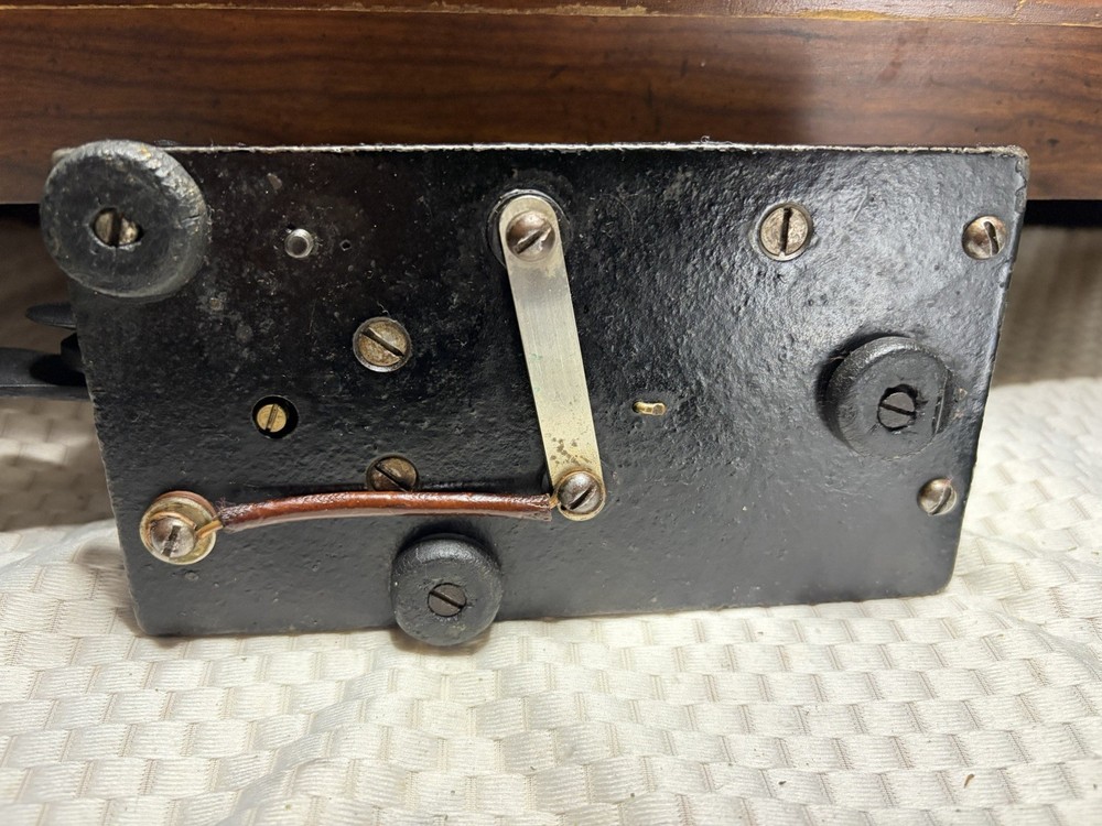 Vintage Vibroplex Lightning Bug With Heathkit H-D16 Practice Code Oscillator.