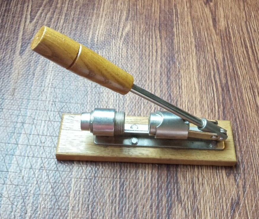 Metal Nutcracker Mechanical High-quality with Leverage Arm