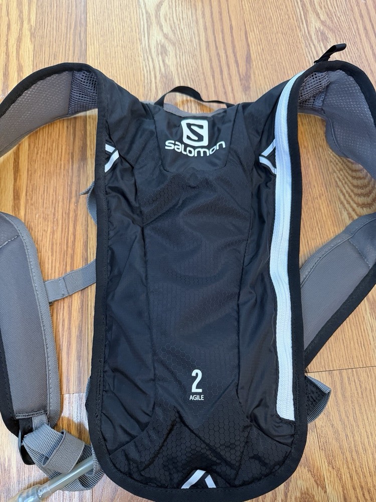 Salomon Agile 2 Set Backpack A Low-profile Hydration Pack Designed for Trai NEW