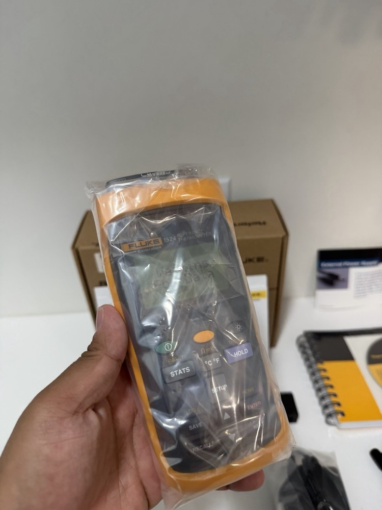 FLUKE 1524 REFERENCE THERMOMETER W/ PROBE & BAG (TESTED) FREE SHIPPING
