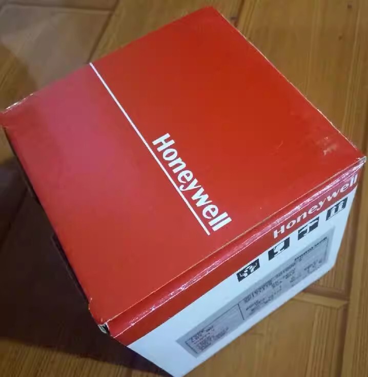 1pcs Honeywell Temperature Controller DC1040CR-701000-E