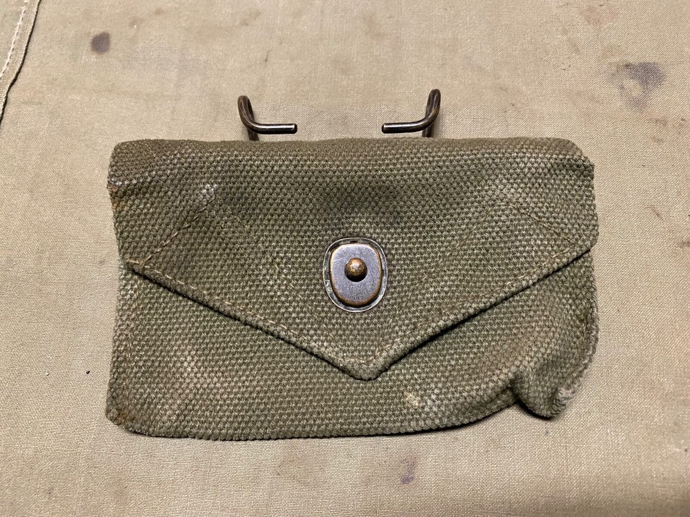 ORIGINAL WWII US ARMY INFANTRY M1942 FIRST AID CARLISLE BANDAGE CARRY BELT POUCH