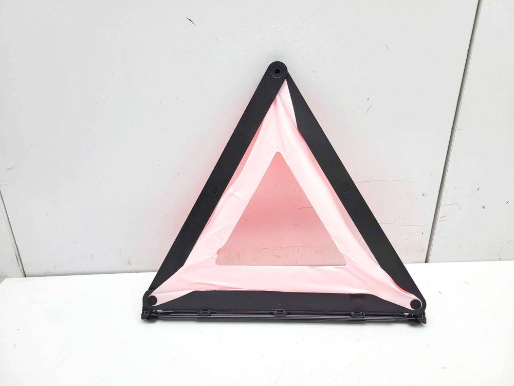MG HS HAZARD WARNING TRIANGLE 10477670 2021