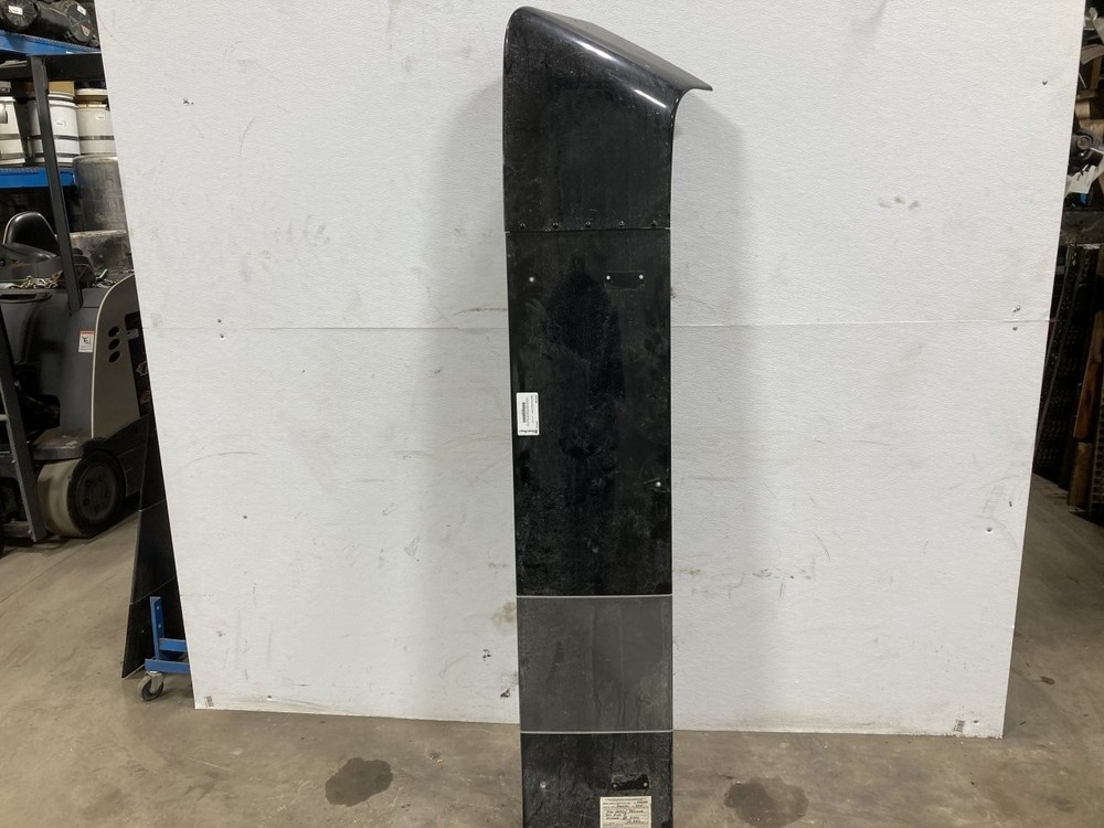 Peterbilt 386 COMPOSITE Right/Passenger BETWEEN CAB AND SLEEPER Panel