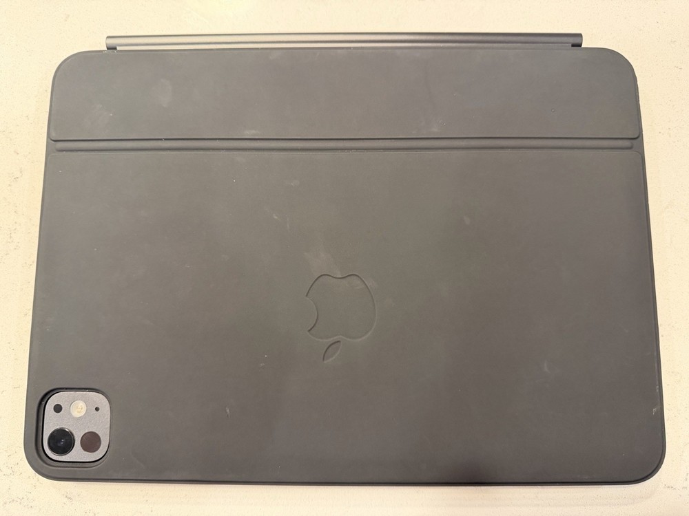 iPad Pro 11 Inch 256GB With Apple Magic Keyboard