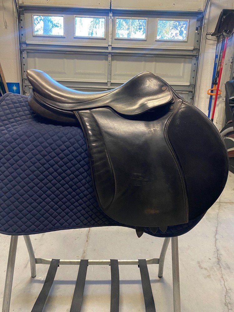 DG Stackhouse Jump Saddle 17”