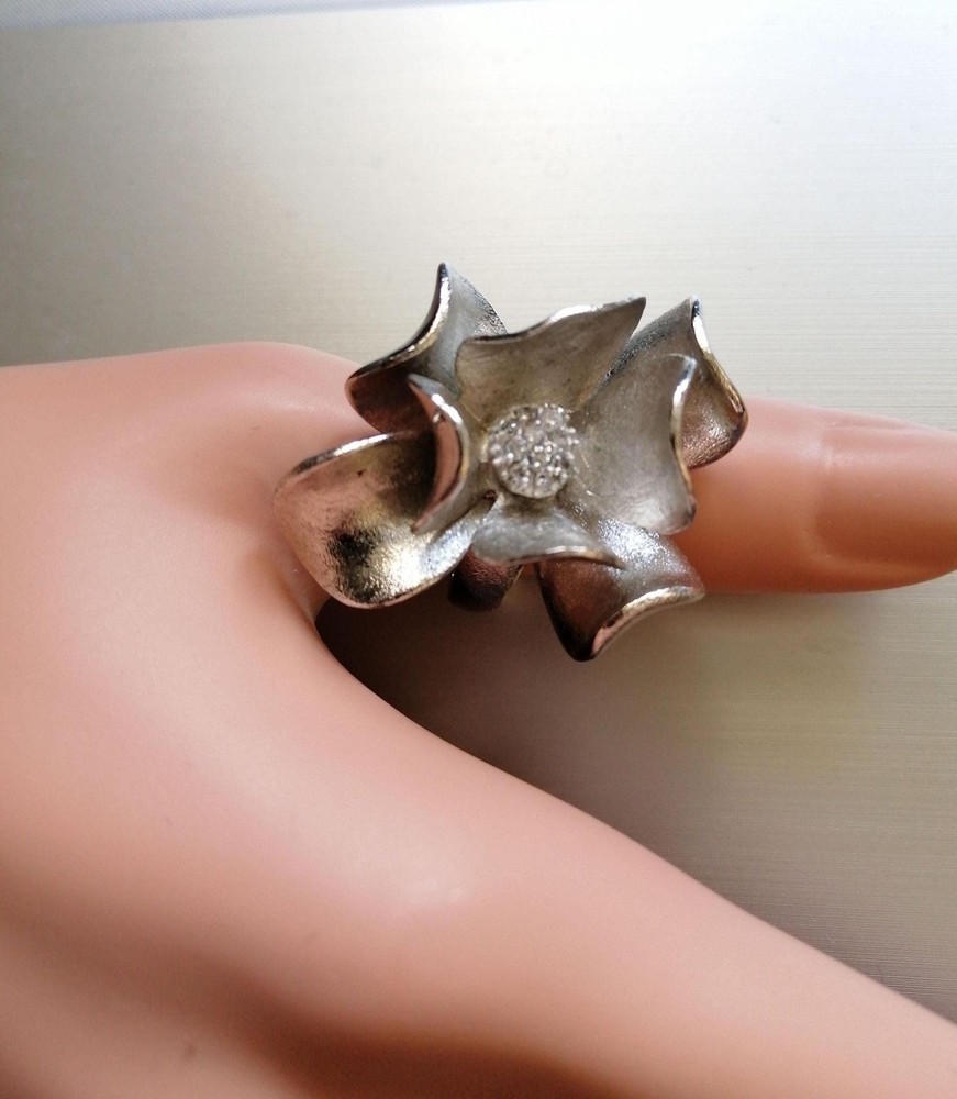 3D Flower Rhinestone Silver Tone Ring Size 8 Statement Ring