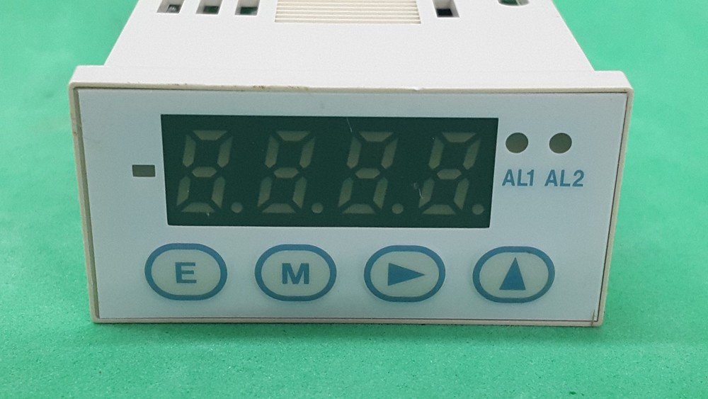 azbil nps1000a-420-1 Multifunction Compact Digital Display, USED