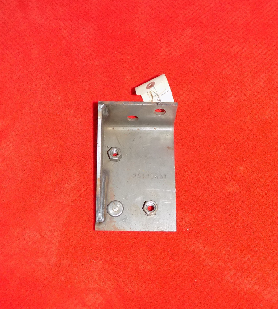 GENUINE MACK RH PASS SIDE BUMPER BRACKET 25115631