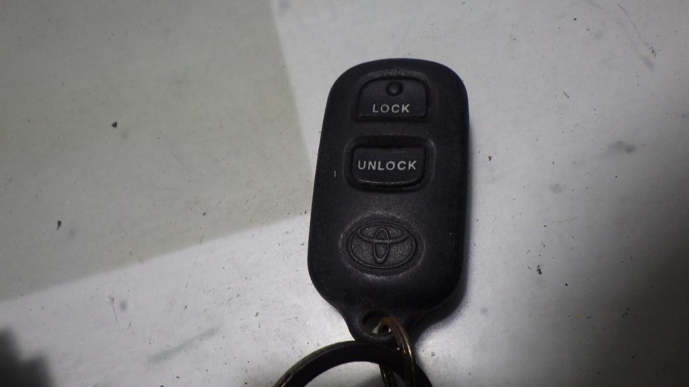 06 TOYOTA COROLLA Ignition W/Key