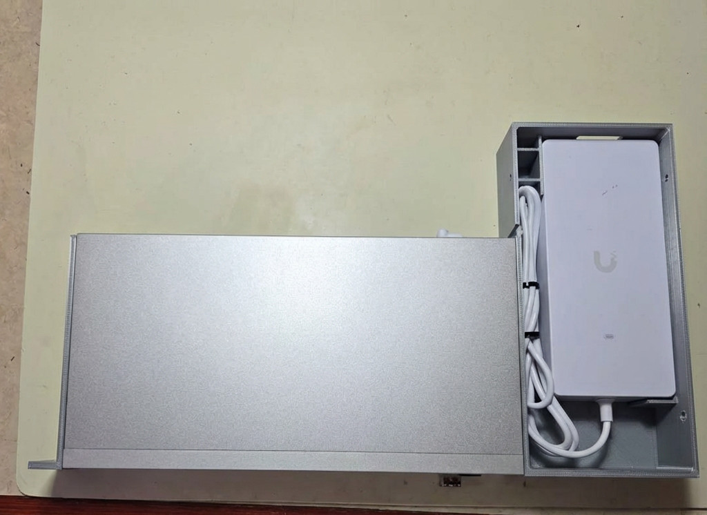 Rack Mount for UniFi USW-Pro-Max-16-PoE – 1U 19" with Tray for PSU Aluminum Look