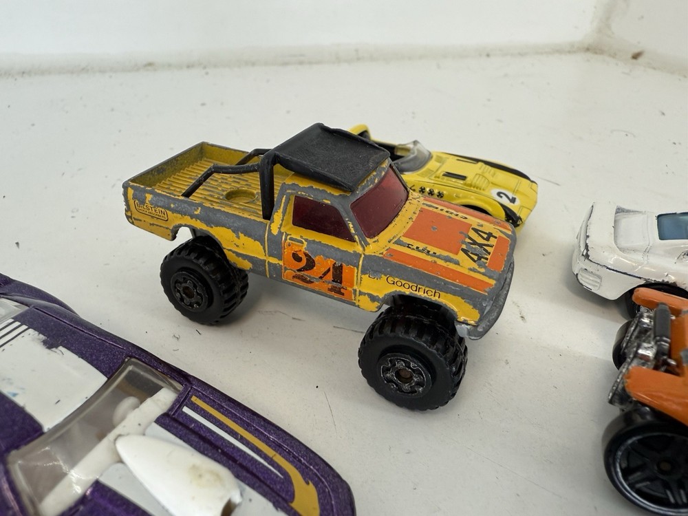 Lot Hotwheeels and Hatchbox Misc.