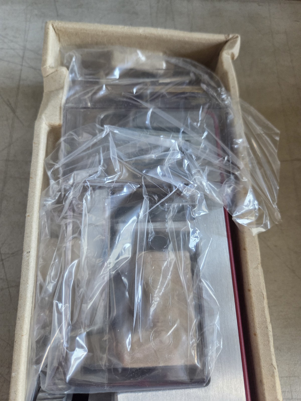 Brand New Victorio Kitchen Crop VKP1024 Deluxe Grain Mill Hand Crank