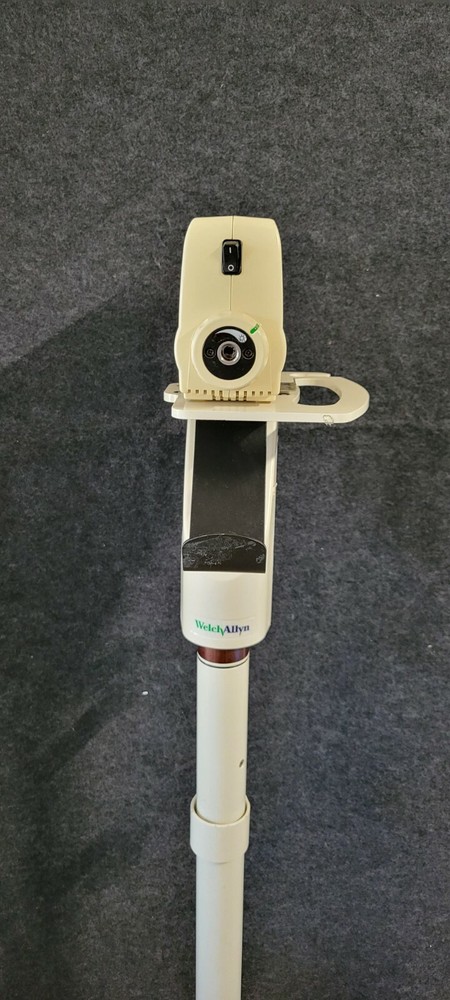 WELCH ALLYN LIGHT SOURCE WITH STAND