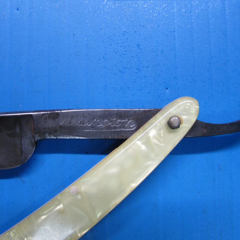 Straight Razor : Wellington