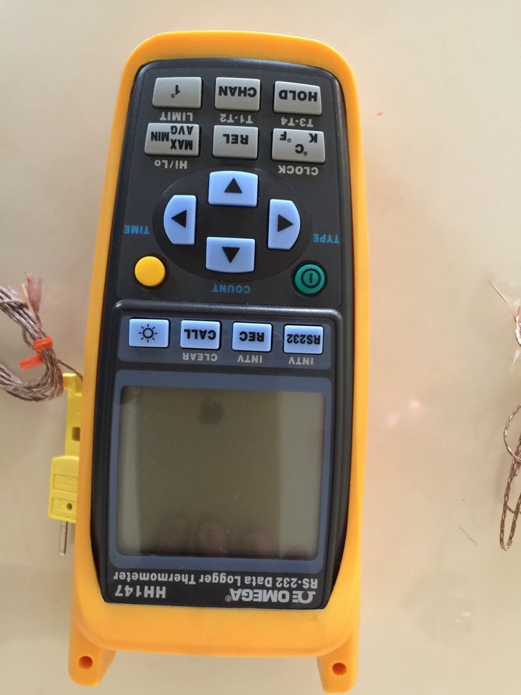 Omega HH147 Data Logger Thermometer RS-232 Includes Battery