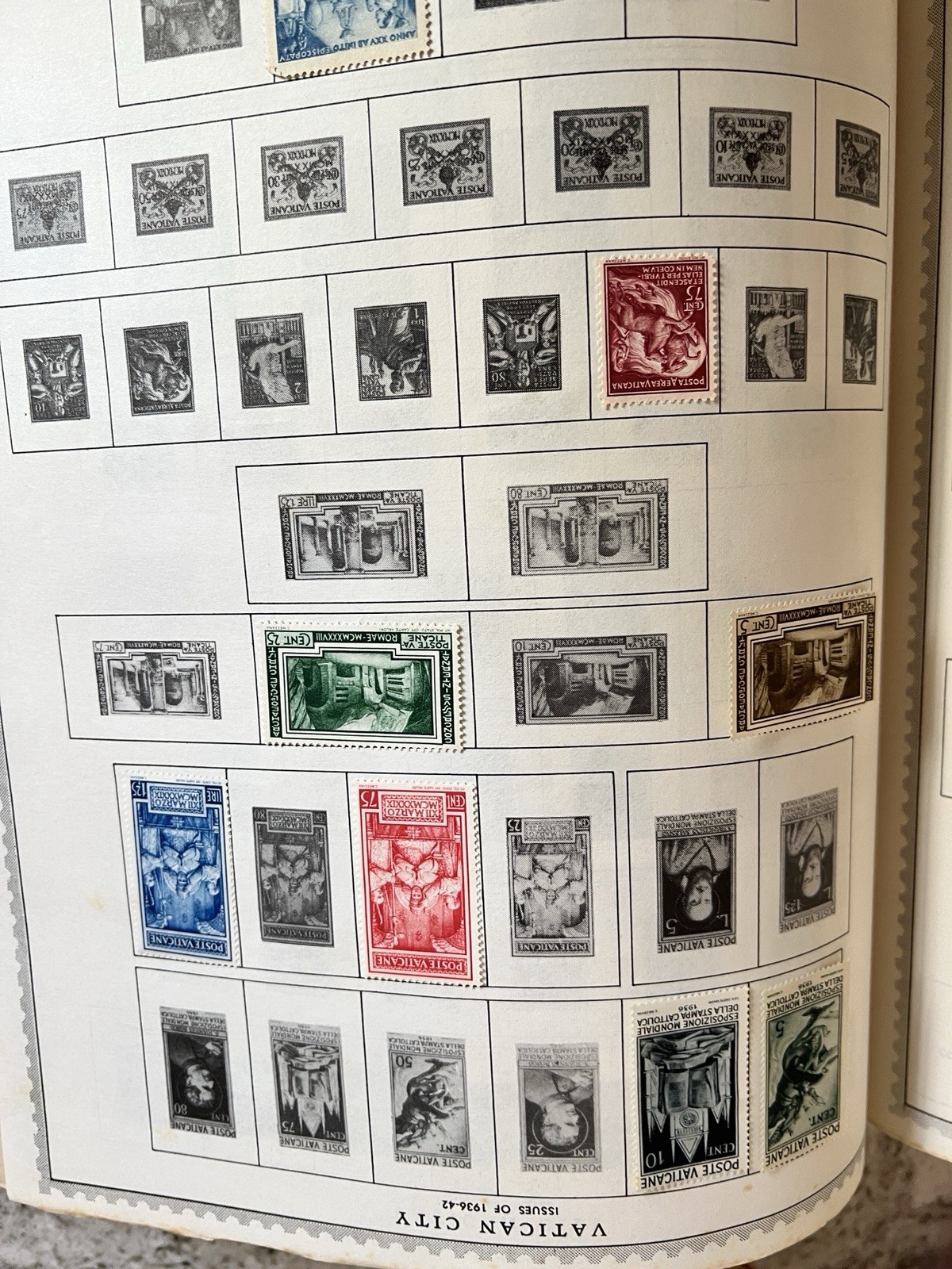 Minkus Supreme Global Stamp Album - South Africa To Zanzibar - 910 Stamps