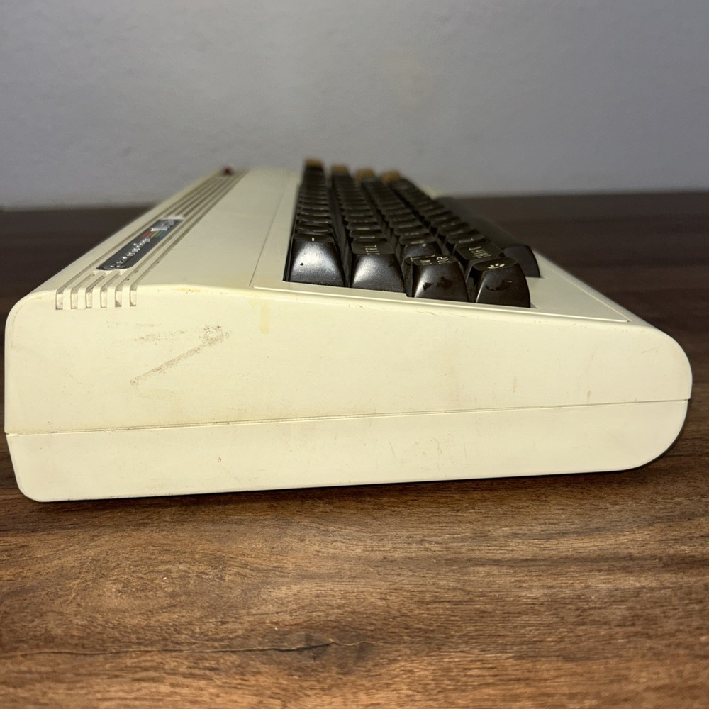 VINTAGE COMMODORE VIC-20 COMPUTER KEYBOARD - (FOR PARTS) UNTESTED