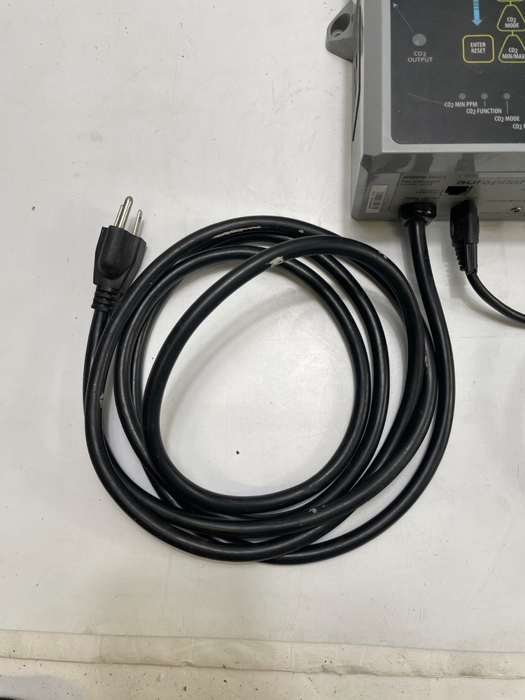 Hydrofarm Autopilot Digital CO2 Controller Gray & Black Adjustable Mode with Bag