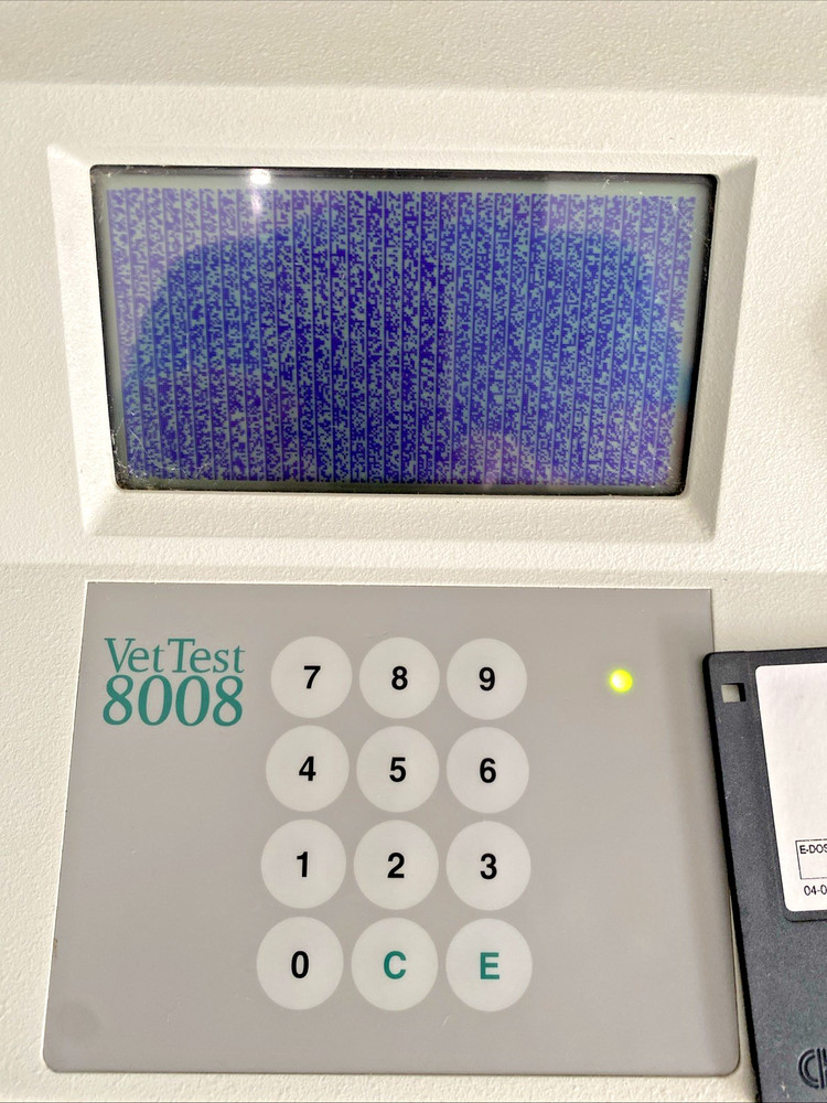 IDEXX Vet Test 8008 Chemistry Analyzer With Diskette the DiskDrive does not work