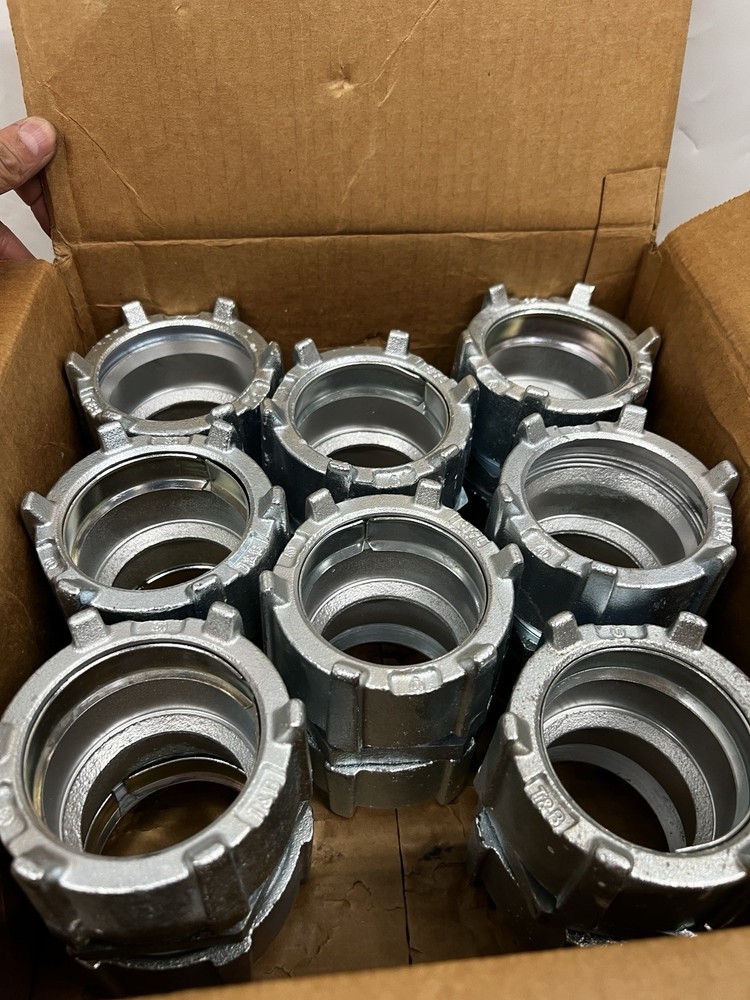 Thomas & Betts 8720 2-1/2" Threadless Coupling