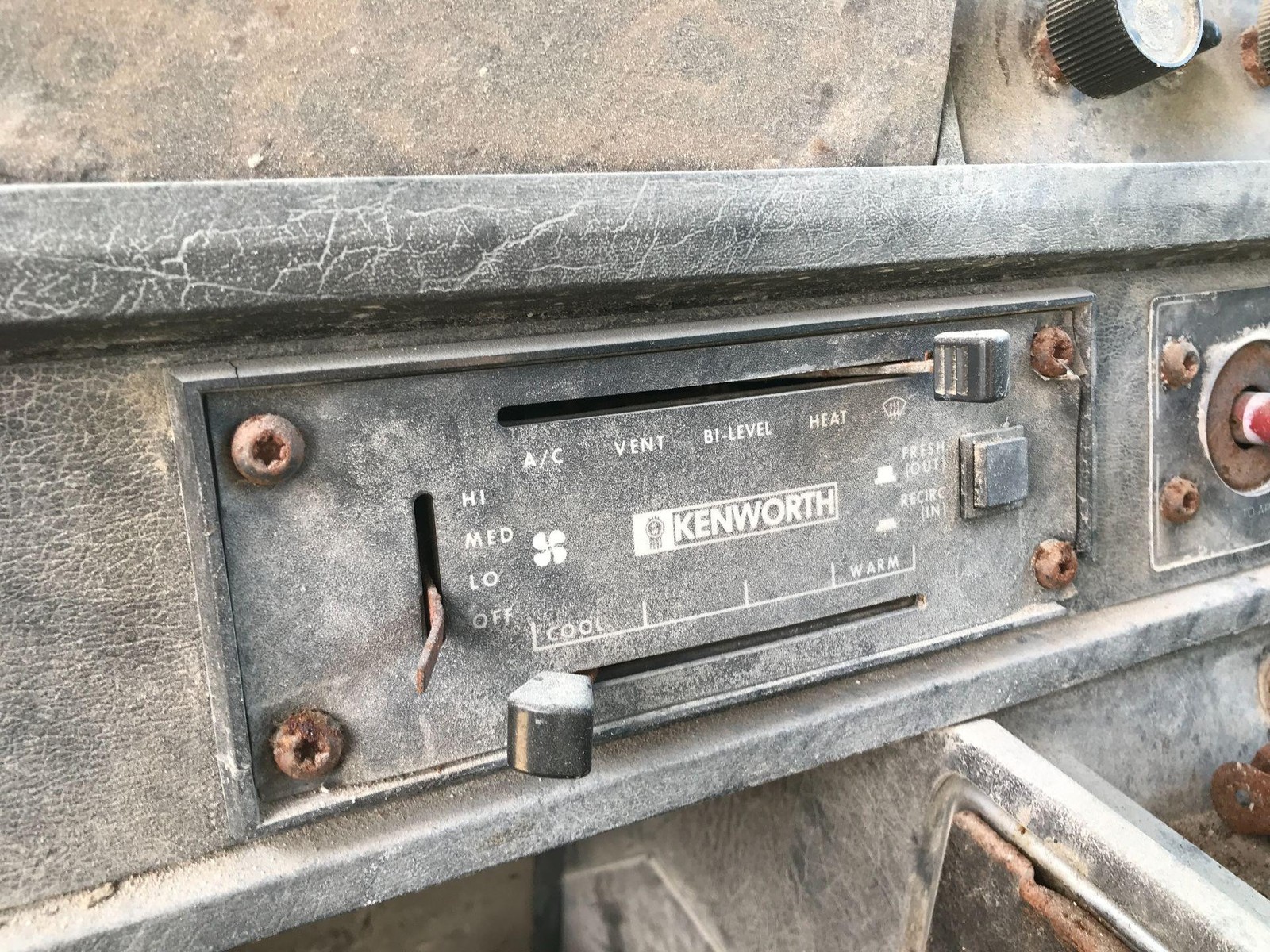 1987-2001 Kenworth T600 Heater A/C Temperature Controls - Used | P/N BSV1B