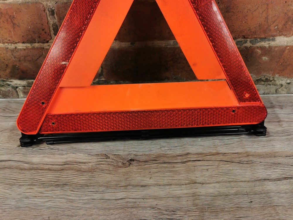 2005 MERCEDES BENZ E-CLASS WARNING TRIANGLE A2118900397