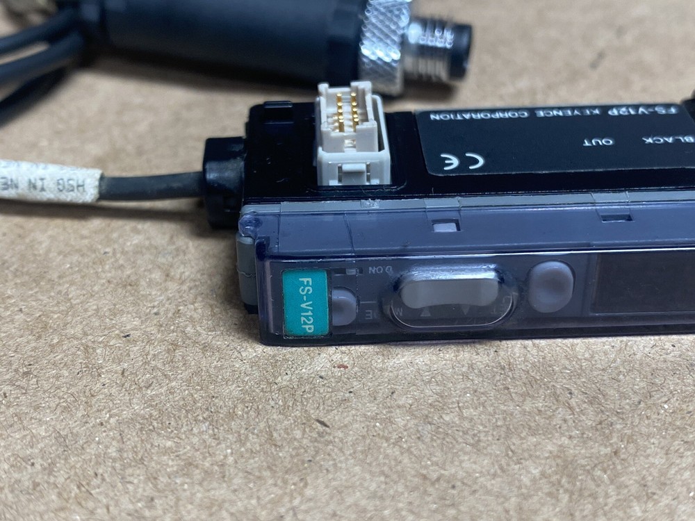 KEYENCE FS-V12P Fiberoptic Sensor Switch FAST SHIPPING