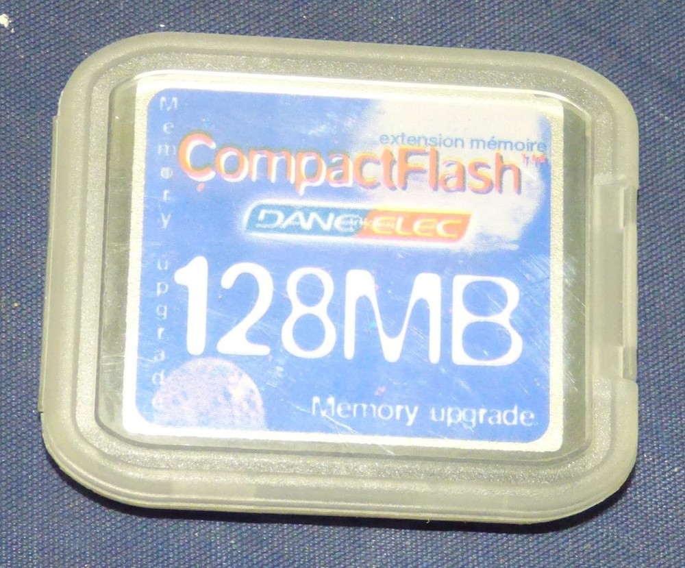 COMPACTFLASH MEMORY CARD LOT 9 DISCS