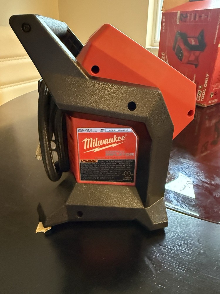 Milwaukee M12 Compact Inflator