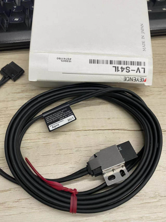 1PC New Keyence LV-S41L Sensor In Box