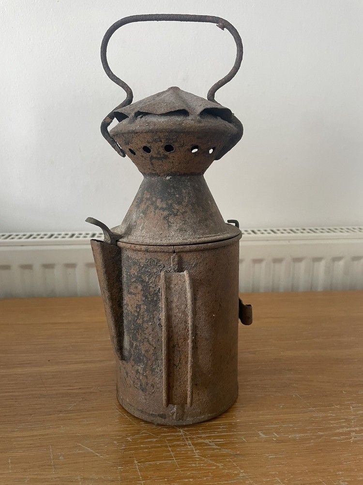 OLD NER Co NORTH EASTERN RAILWAY HAND LAMP LANTERN -
