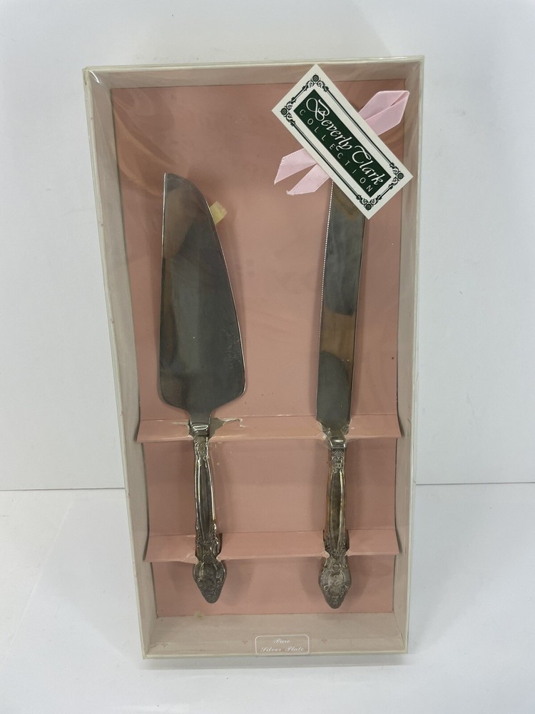Beverly Clark Collection Silver Wedding Cake Serving Set