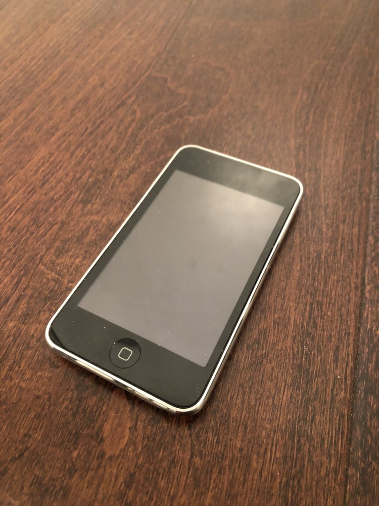 ipod touch 2nd generation 8gb- Mint Condition