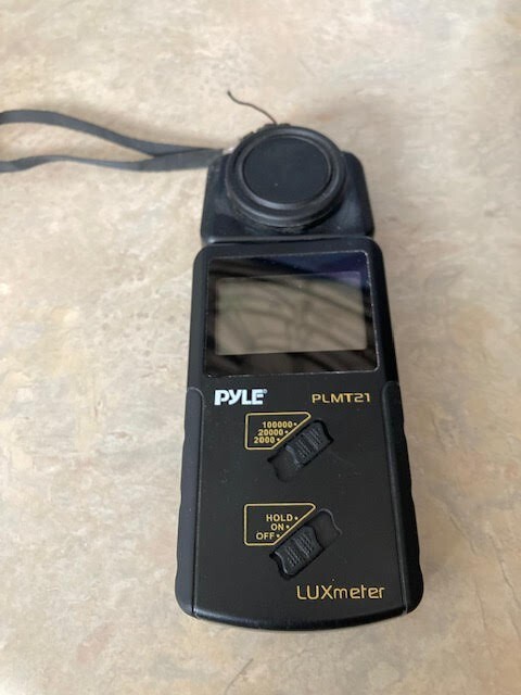 Pyle PLMT21 Handheld Lux Light Meter Photometer with 20000 Lux Range Per Second