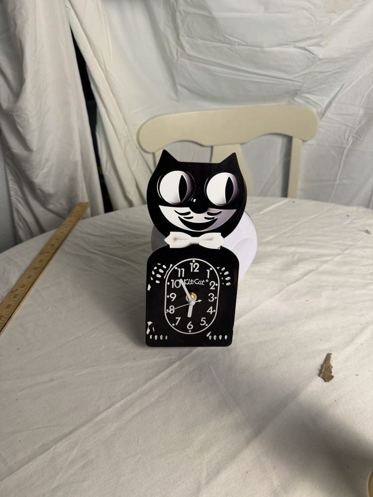 kit kat clock