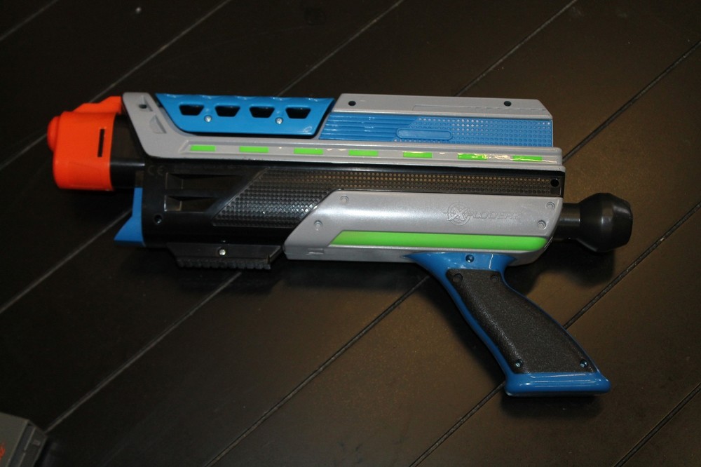 Xploderz Gun Invader X3 With Target Item No #46025