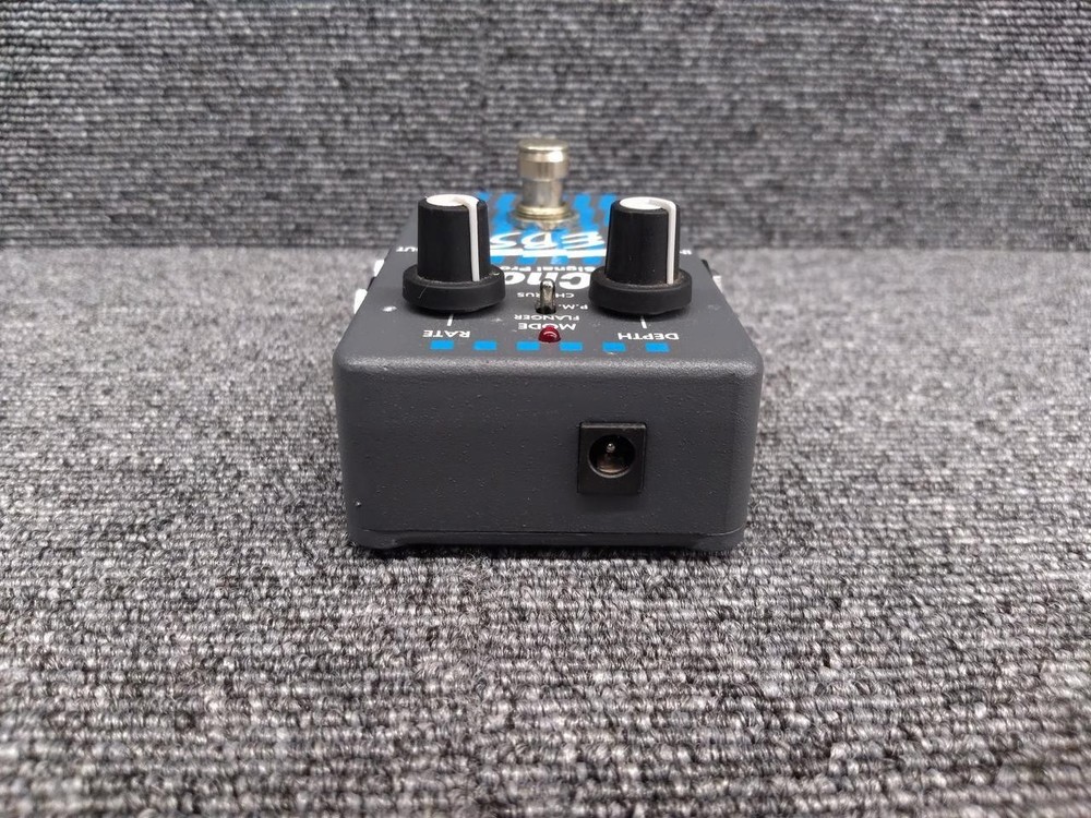 EBS UNI CHORUS missing back screw Effects pedal