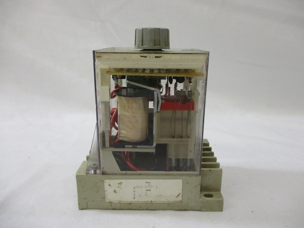 SIEMENS 7PV 3020-1SG RELAY TIME DELAYED