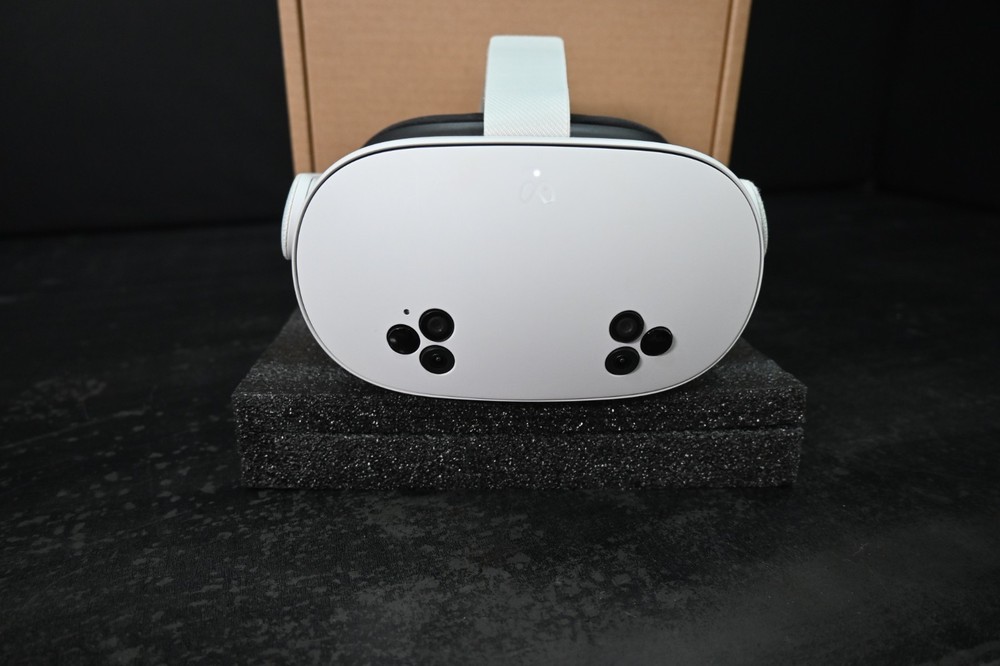 Meta Quest 3s 128GB VR Headset Only - White