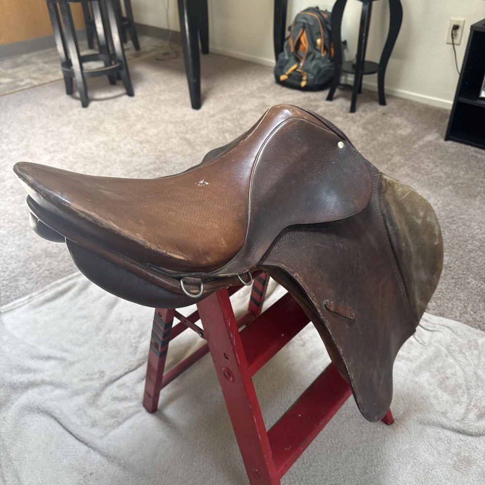 Stubben Siegfried Extra Jump Saddle 17"